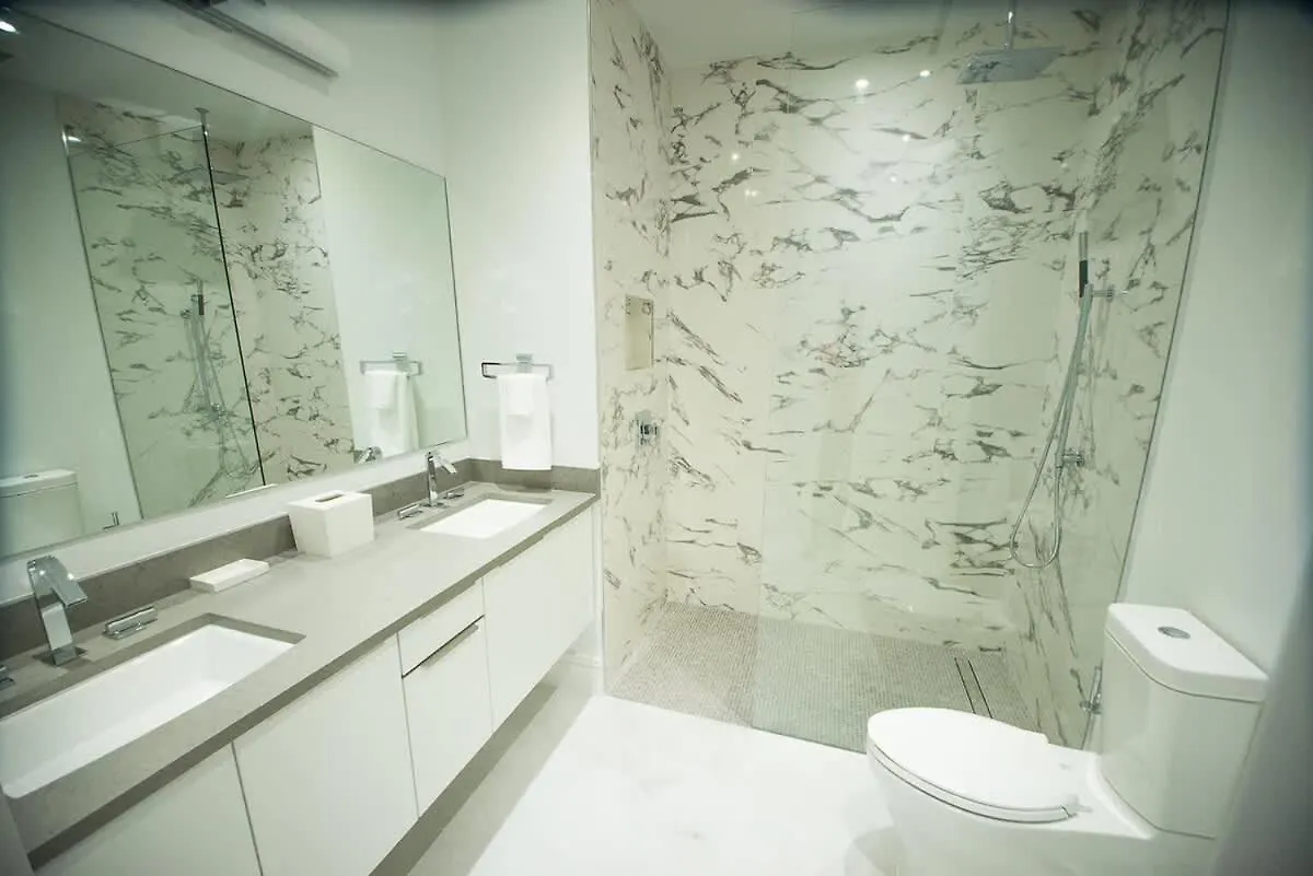 נסאו Two Bedroom Cable Beach Condo With Patio 0*,