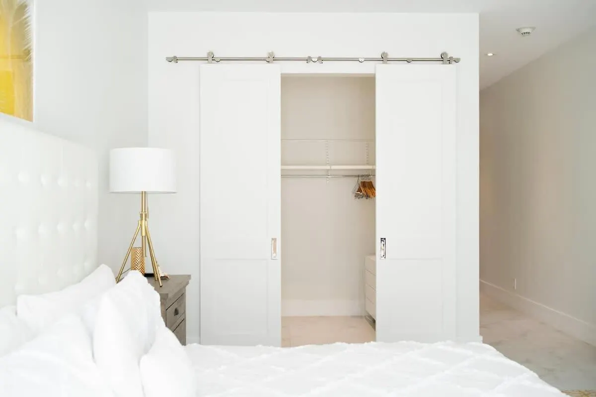 נסאו Two Bedroom Cable Beach Condo With Patio בית נופש