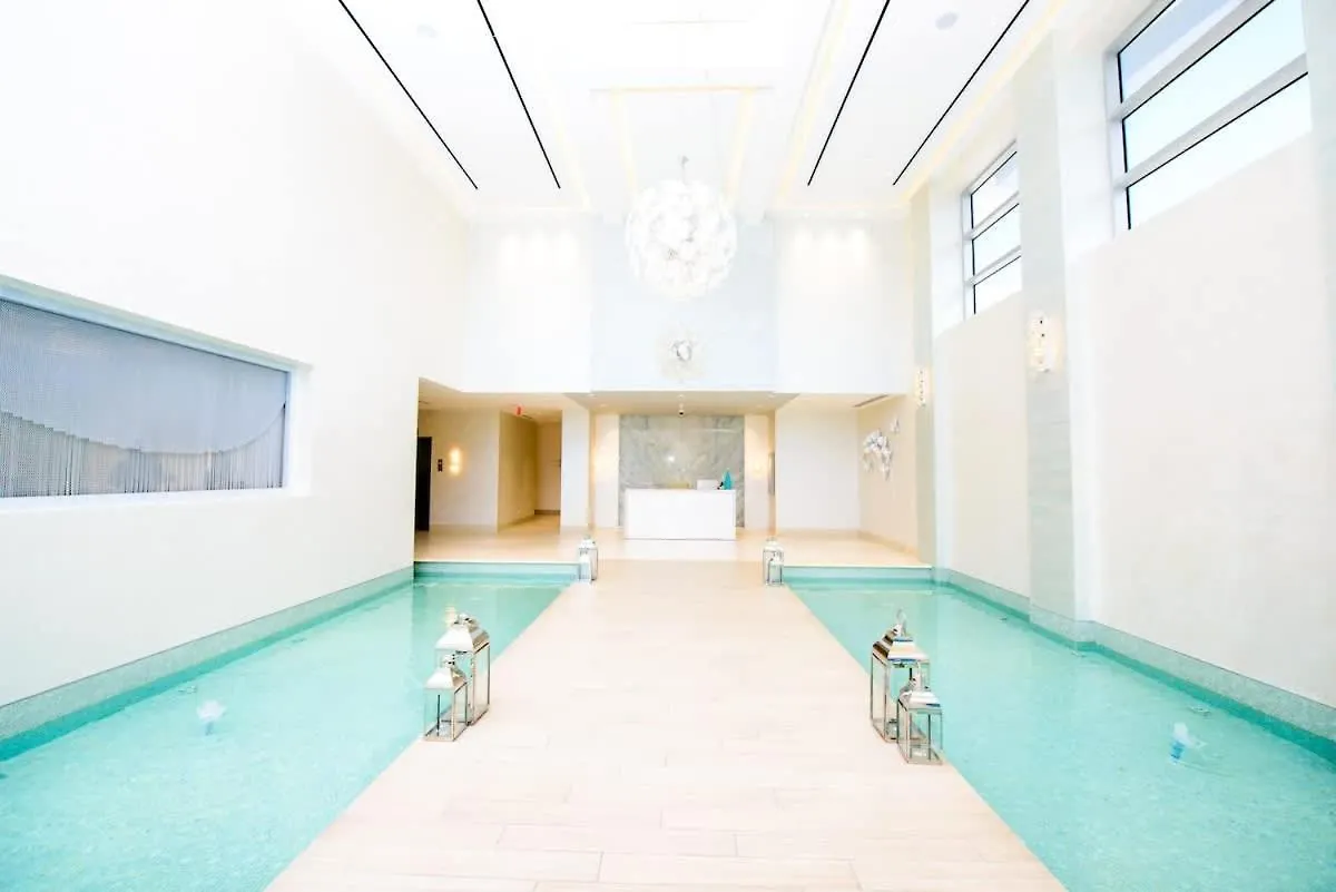 נסאו Two Bedroom Cable Beach Condo With Patio