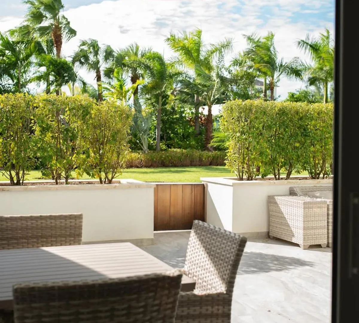 Holiday home Two Bedroom Cable Beach Condo With Patio Nassau