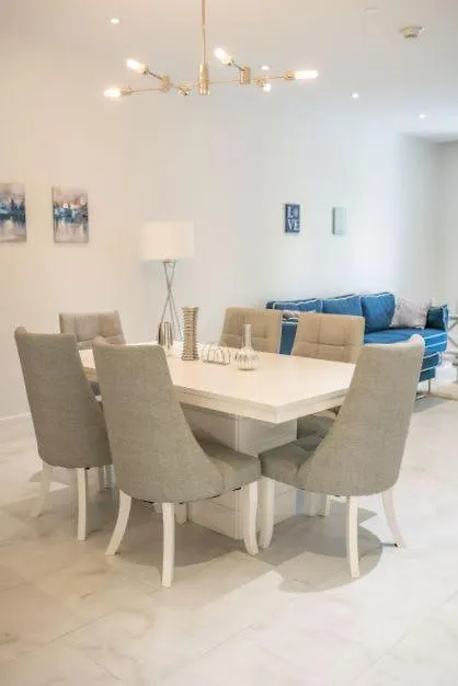 Two Bedroom Cable Beach Condo With Patio ナッソー