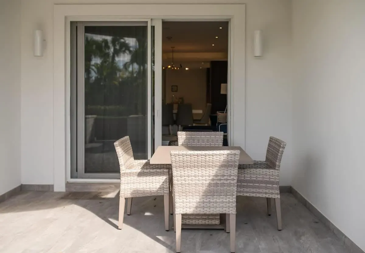別荘 Two Bedroom Cable Beach Condo With Patio ナッソー